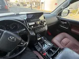 Toyota Land Cruiser Grand Touring V8